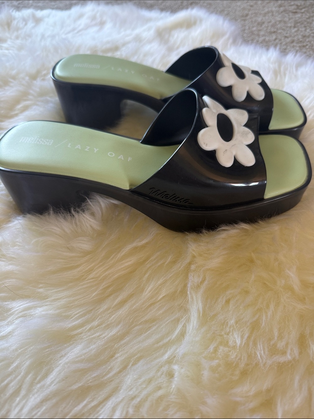 Melissa Black and White Daisy shoes - Picture 4 of 8
